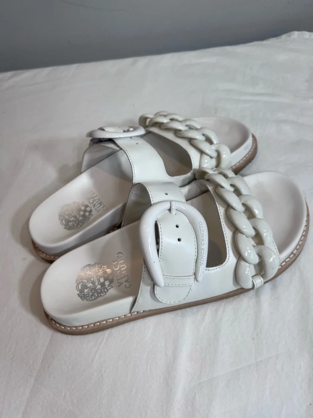 Vince Camuto Kenendys white chained footbed slide sandals size 7